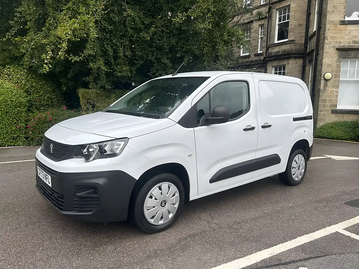 Used 2023 Peugeot Partner Professional Premium + White - Interior and Exterior details 7
