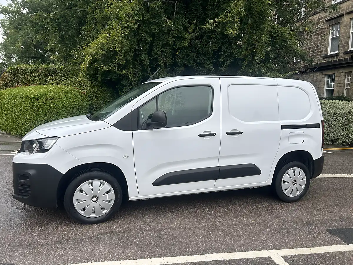 Used 2023 Peugeot Partner Professional Premium + White - Interior and Exterior details 8