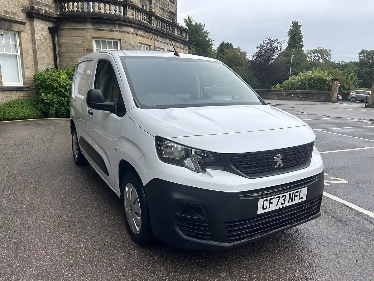 Used 2023 Peugeot Partner Professional Premium + White - Interior and Exterior details 9