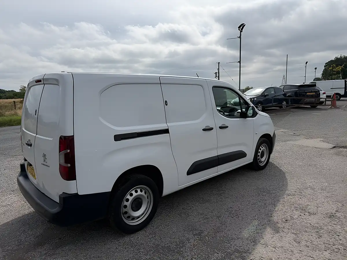 Used 2023 Peugeot Partner Professional Premium White - Interior and Exterior details 10