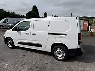 Used 2023 Peugeot Partner Professional Premium White - Interior and Exterior details 12
