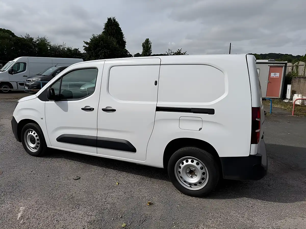 Used 2023 Peugeot Partner Professional Premium White - Interior and Exterior details 12