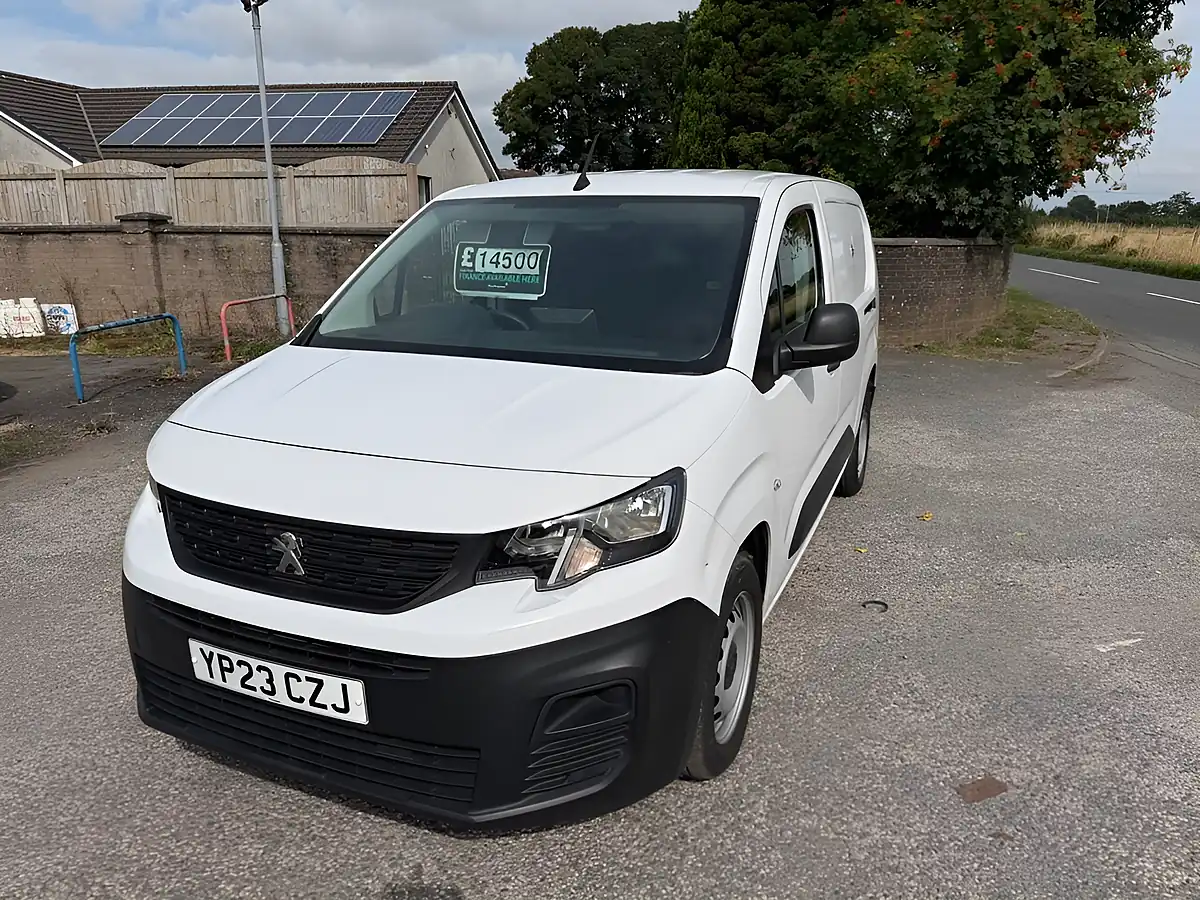 Used 2023 Peugeot Partner Professional Premium White - Interior and Exterior details 13