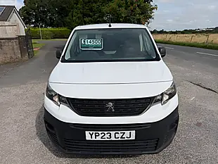 Used 2023 Peugeot Partner Professional Premium White - Interior and Exterior details 14