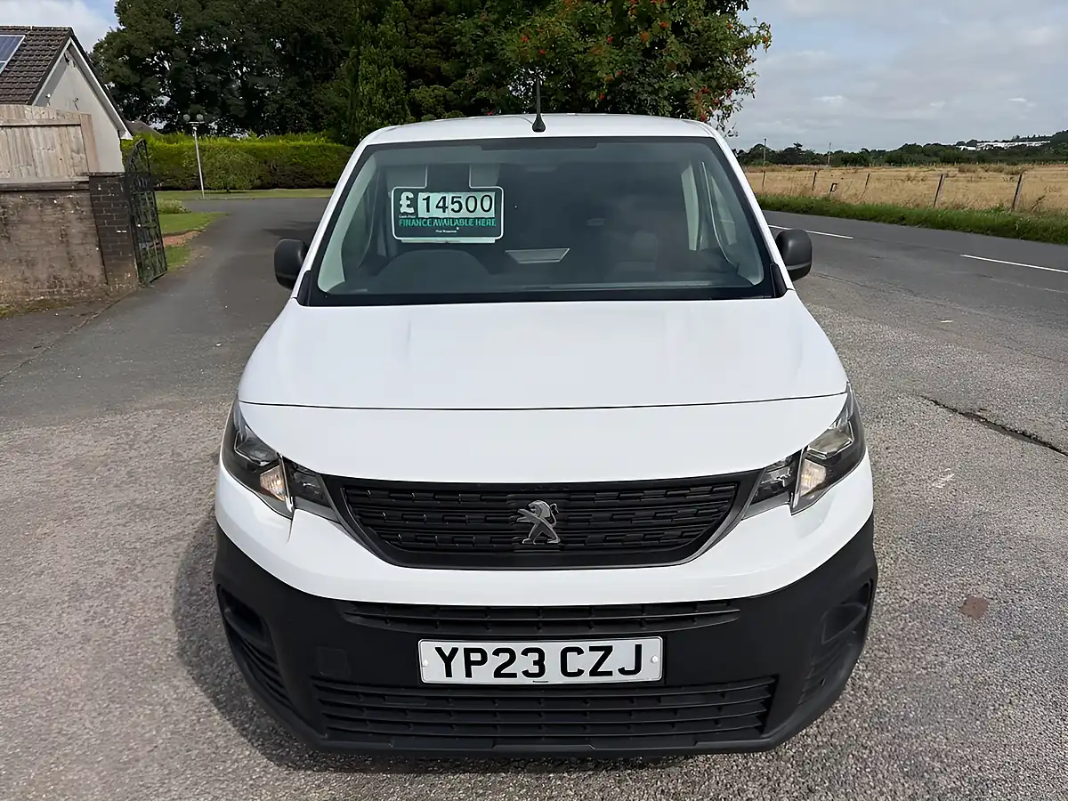 Used 2023 Peugeot Partner Professional Premium White - Interior and Exterior details 14