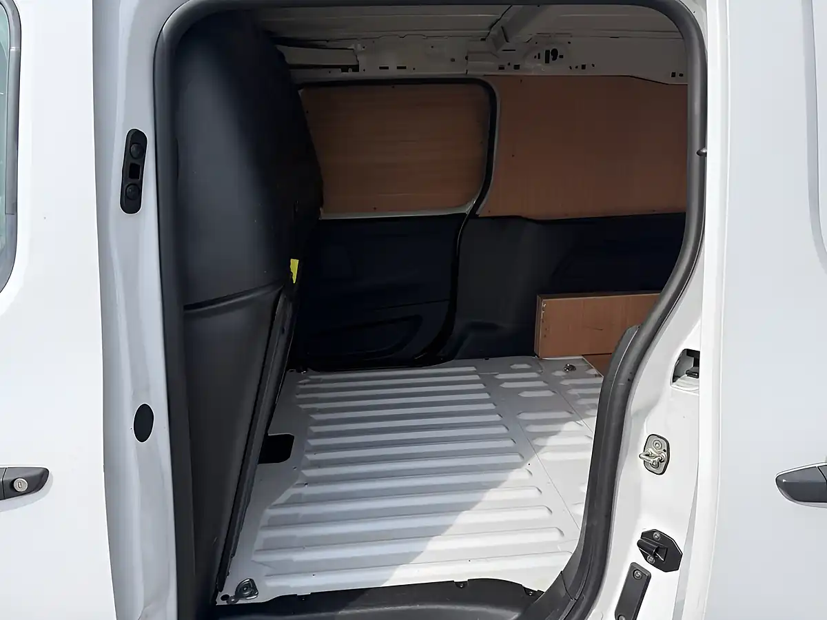 Used 2023 Peugeot Partner Professional Premium White - Interior and Exterior details 15