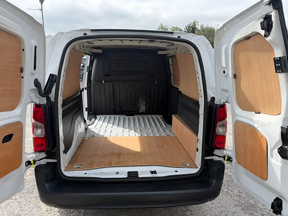 Used 2023 Peugeot Partner Professional Premium White - Interior and Exterior details 16