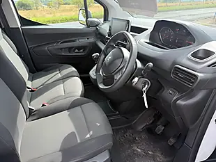 Used 2023 Peugeot Partner Professional Premium White - Interior and Exterior details 17