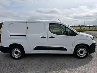 Used 2023 Peugeot Partner Professional Premium White - Interior and Exterior details 3
