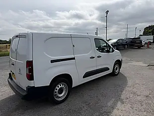 Used 2023 Peugeot Partner Professional Premium White - Interior and Exterior details 4