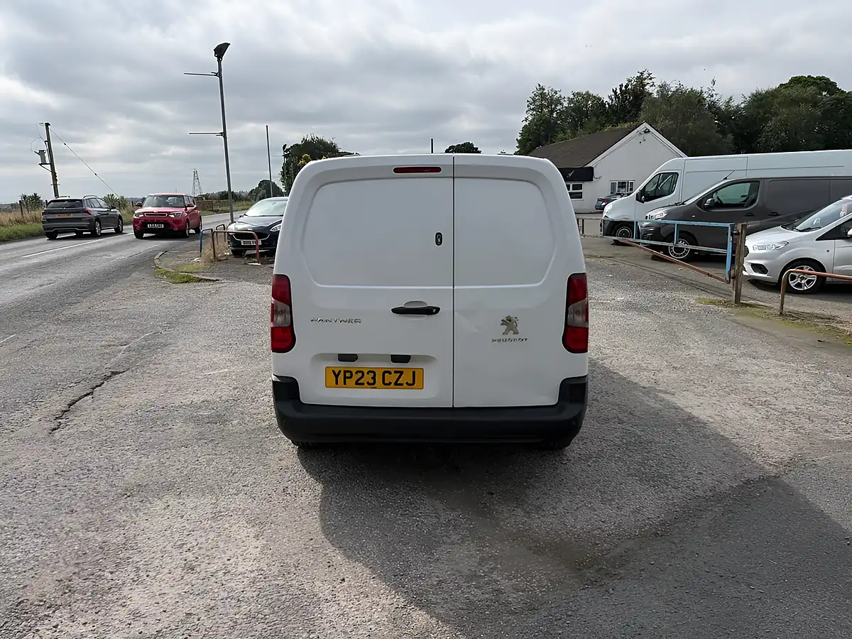 Used 2023 Peugeot Partner Professional Premium White - Interior and Exterior details 5