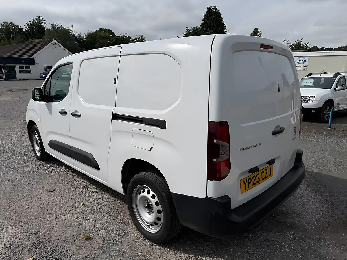 Used 2023 Peugeot Partner Professional Premium White - Interior and Exterior details 6