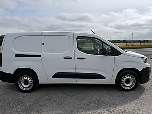 Used 2023 Peugeot Partner Professional Premium White - Interior and Exterior details 9