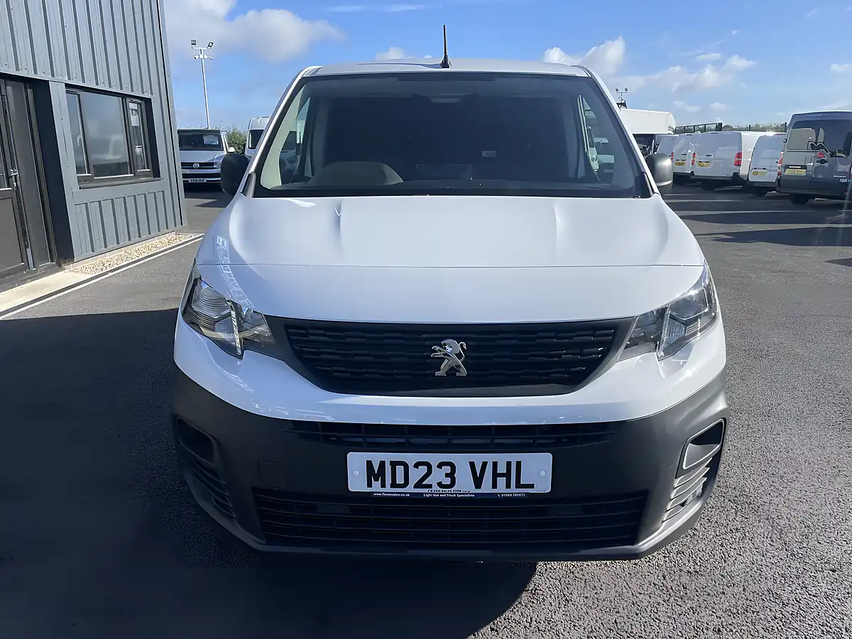 Used 2023 Peugeot Partner Professional Premium+ White - Interior and Exterior details 3