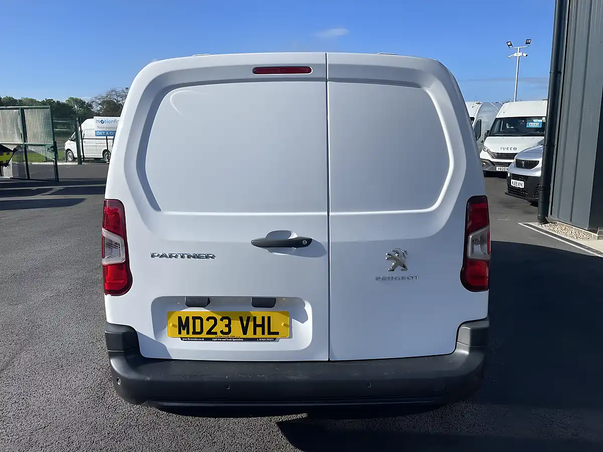 Used 2023 Peugeot Partner Professional Premium+ White - Interior and Exterior details 5