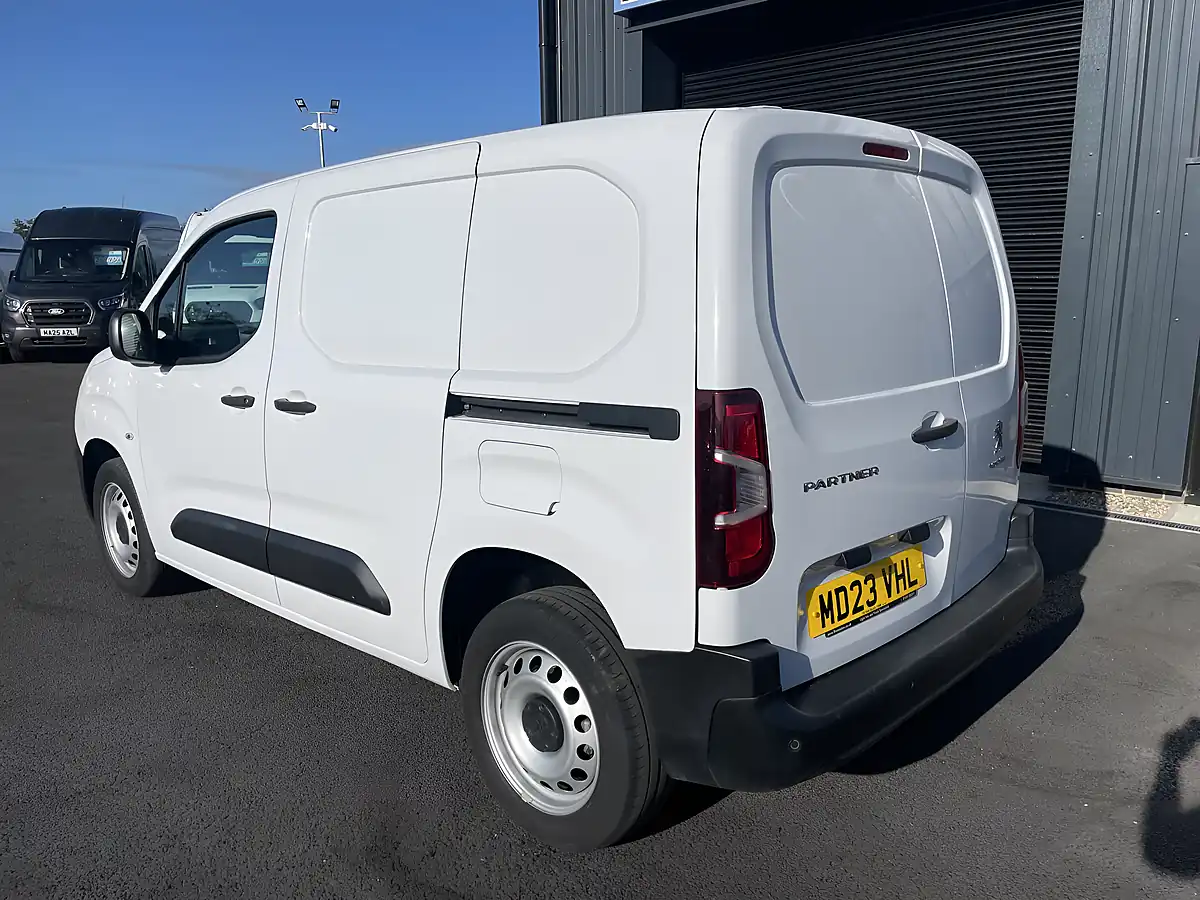 Used 2023 Peugeot Partner Professional Premium+ White - Interior and Exterior details 6