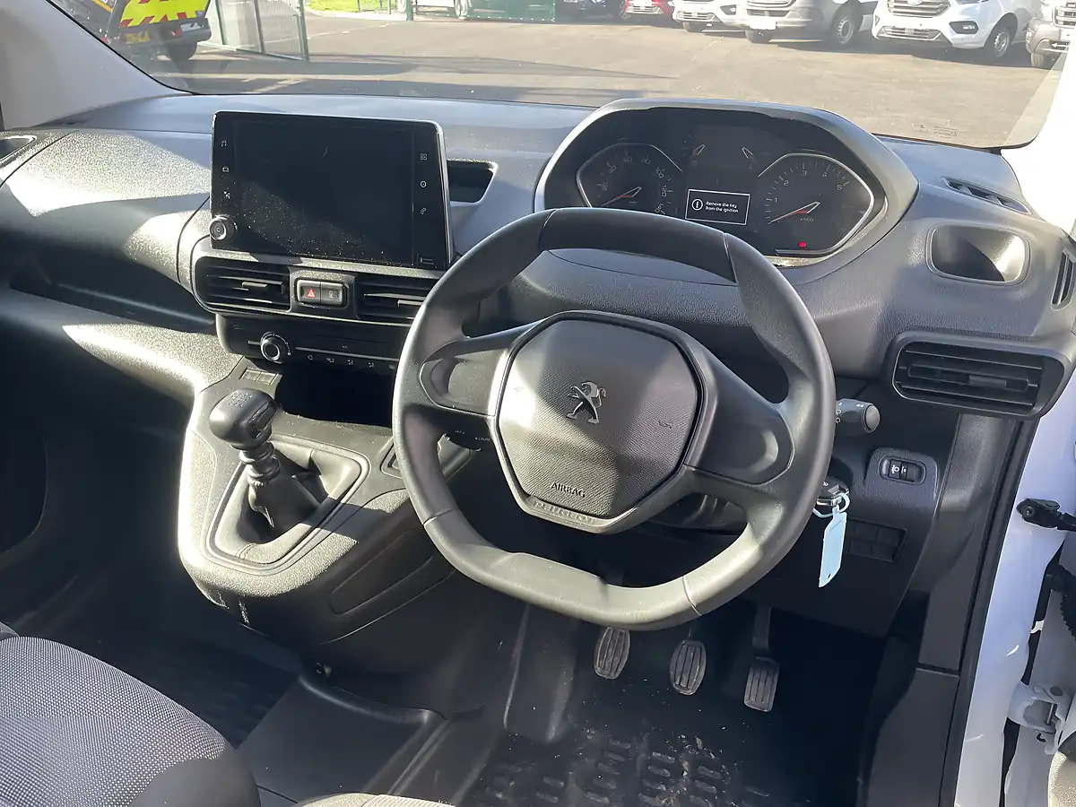 Used 2023 Peugeot Partner Professional Premium+ White - Interior and Exterior details 7