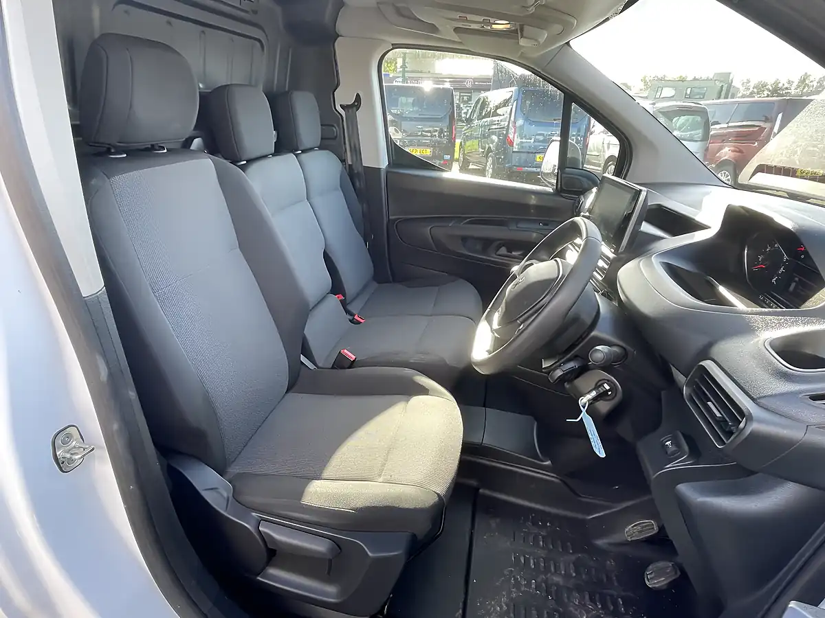 Used 2023 Peugeot Partner Professional Premium+ White - Interior and Exterior details 9