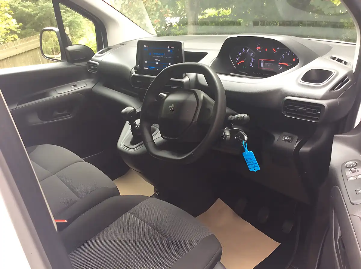 Used 2023 Peugeot Partner Professional Premium+ White - Interior and Exterior details 11