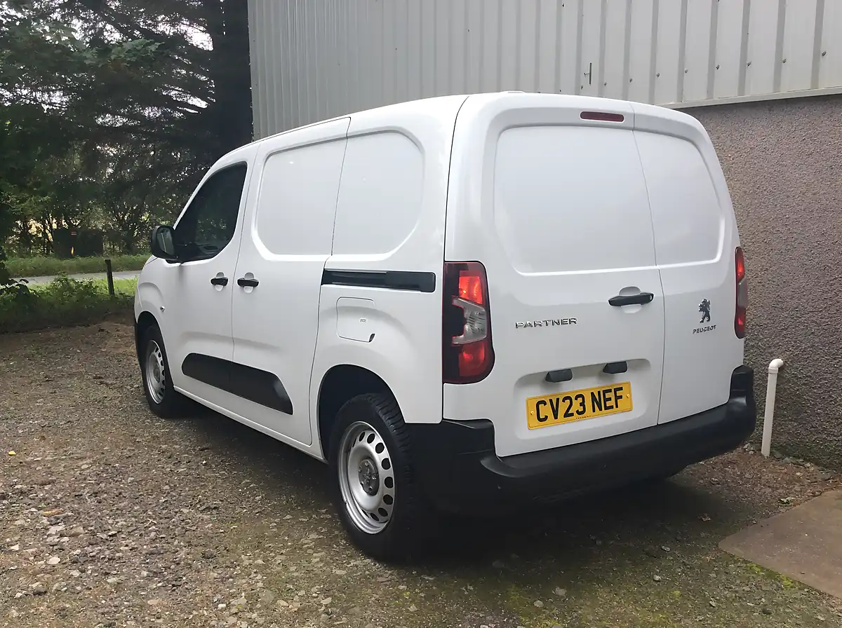 Used 2023 Peugeot Partner Professional Premium+ White - Interior and Exterior details 6