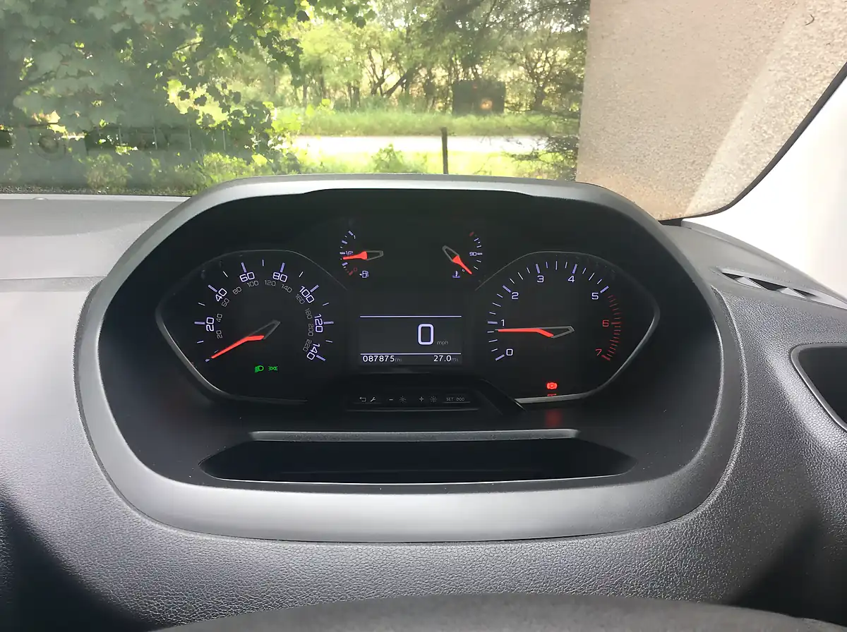 Used 2023 Peugeot Partner Professional Premium+ White - Interior and Exterior details 9