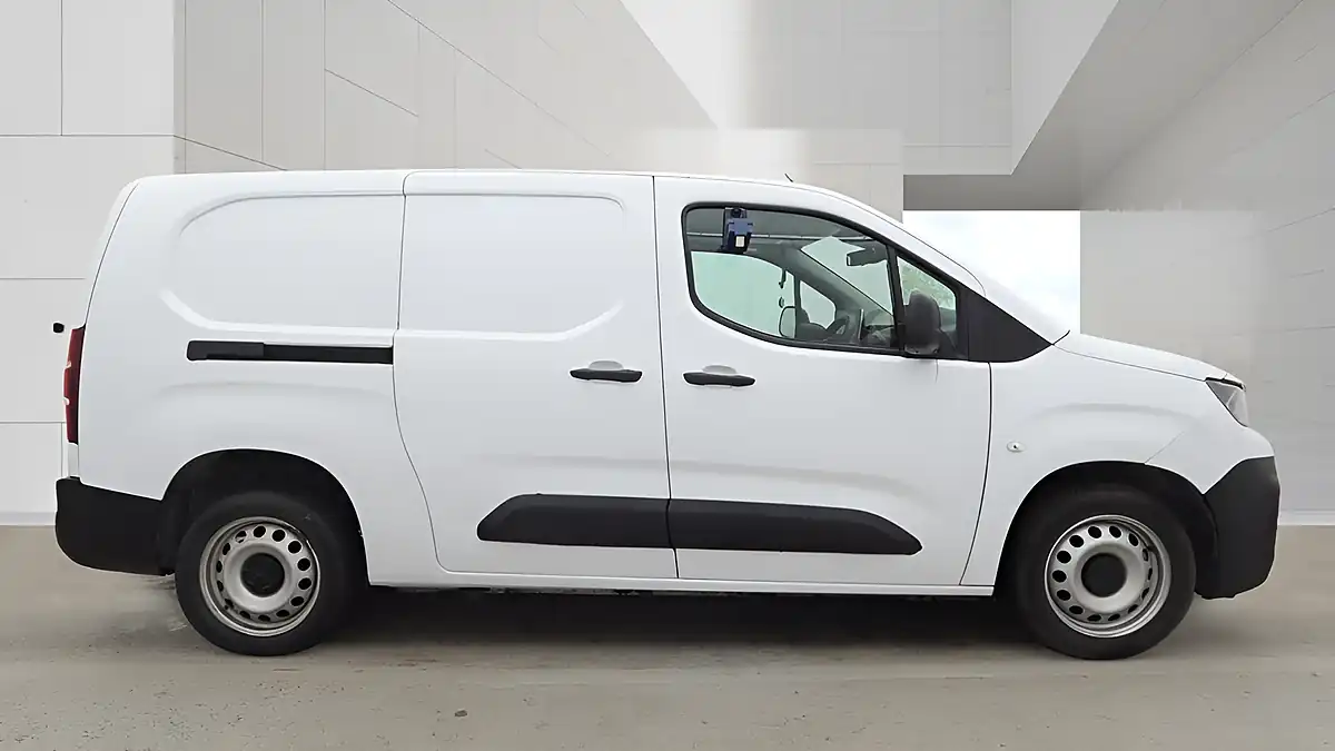Used 2023 Peugeot Partner Professional Premium White - Interior and Exterior details 6