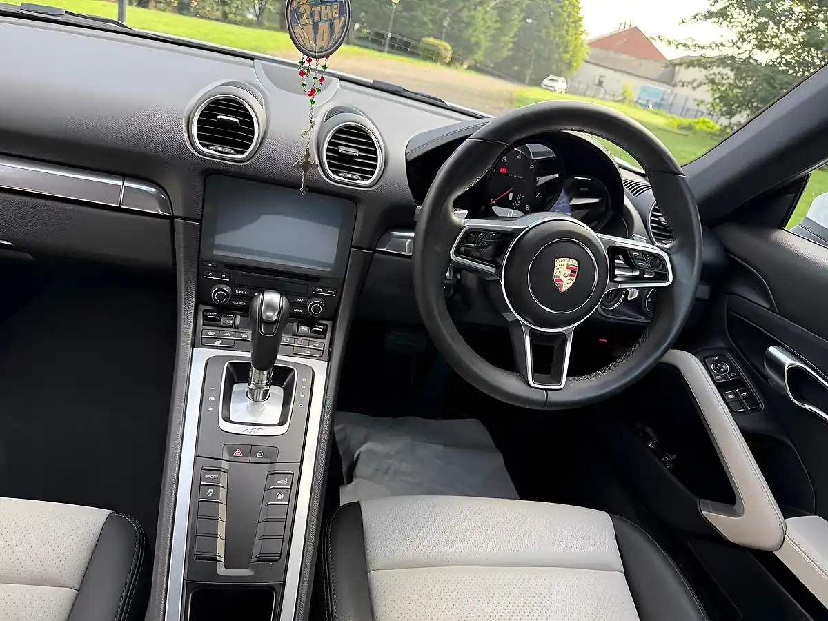 Used 2023 Porsche 718 Cayman Style Edition White - Interior and Exterior details 17