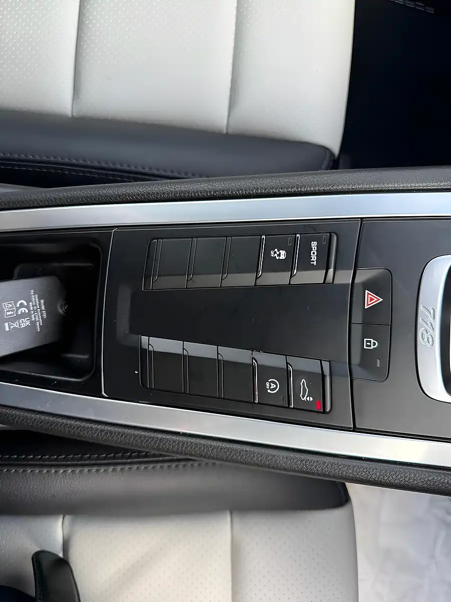 Used 2023 Porsche 718 Cayman Style Edition White - Interior and Exterior details 19