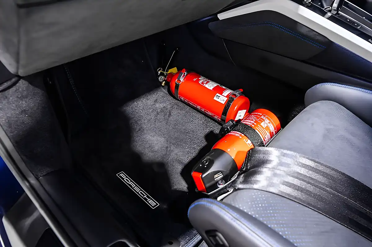 Used 2023 Porsche 911 Dakar Multi-Colour - Interior and Exterior details 17