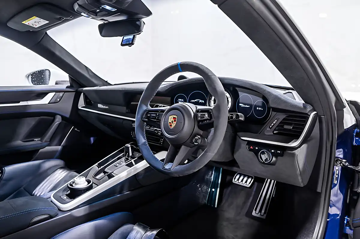Used 2023 Porsche 911 Dakar Multi-Colour - Interior and Exterior details 4