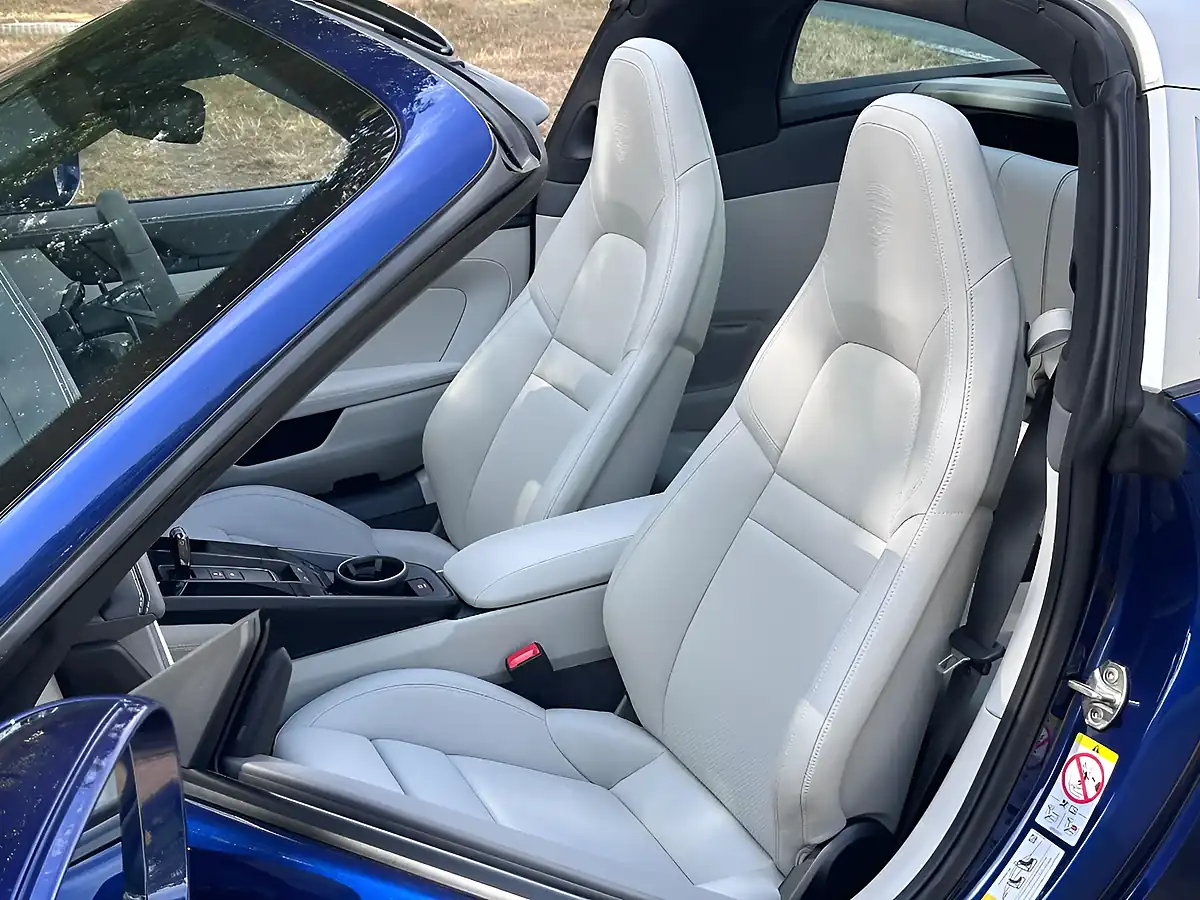 Used 2023 Porsche 911 Gts Targa Gentian Blue - Interior and Exterior details 9