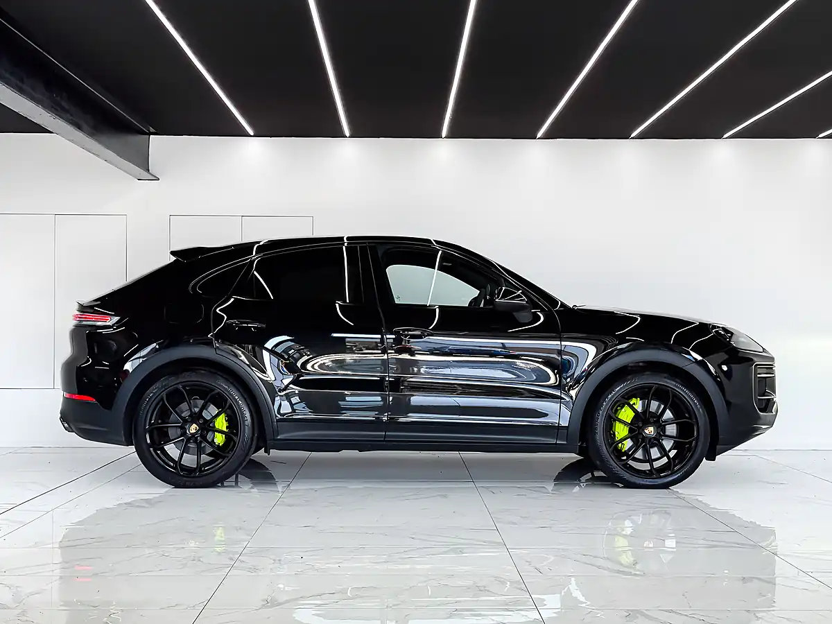 Used 2023 Porsche Cayenne Coupe Black - Interior and Exterior details 3