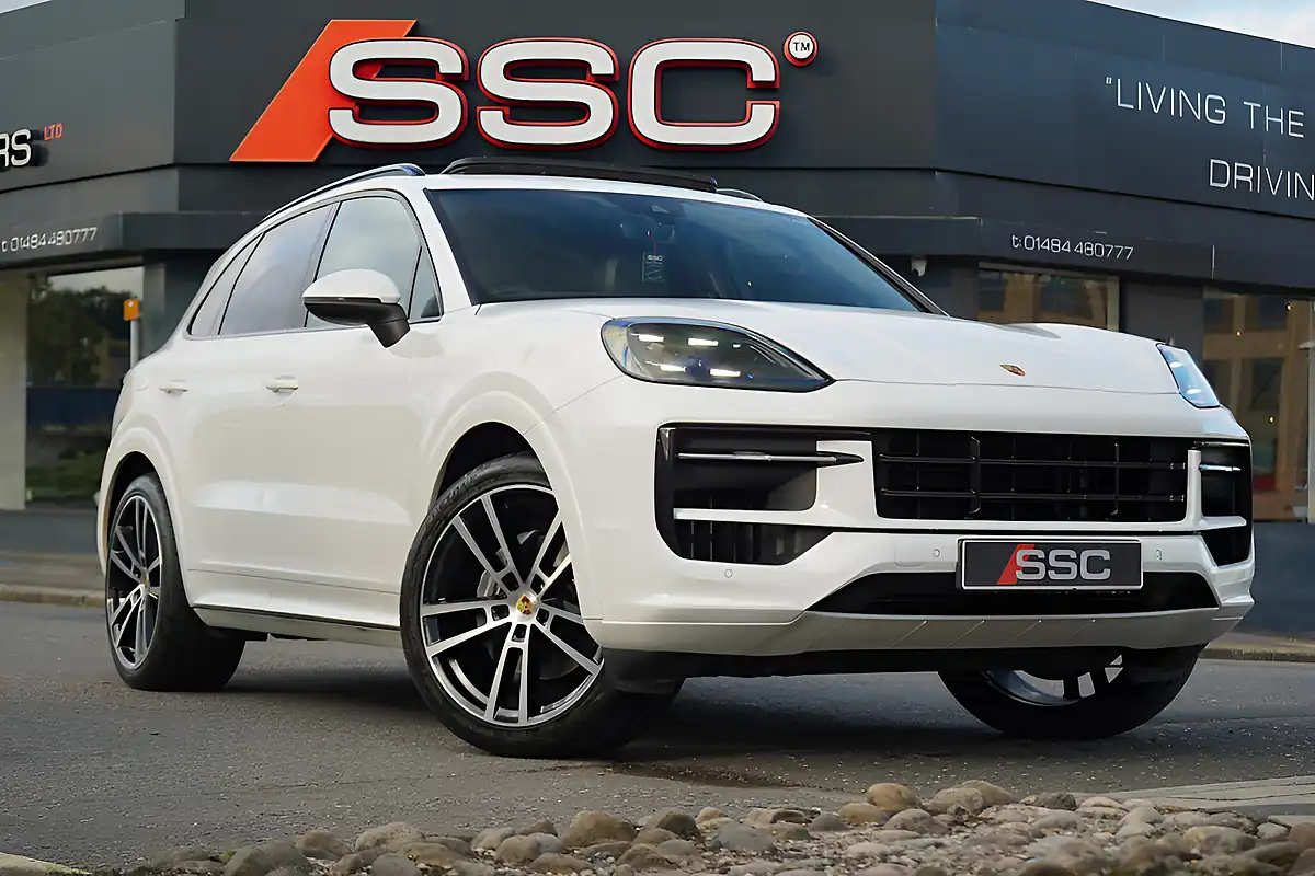 Used 2023 Porsche Cayenne Panroof+sport Design Pack White - Front View