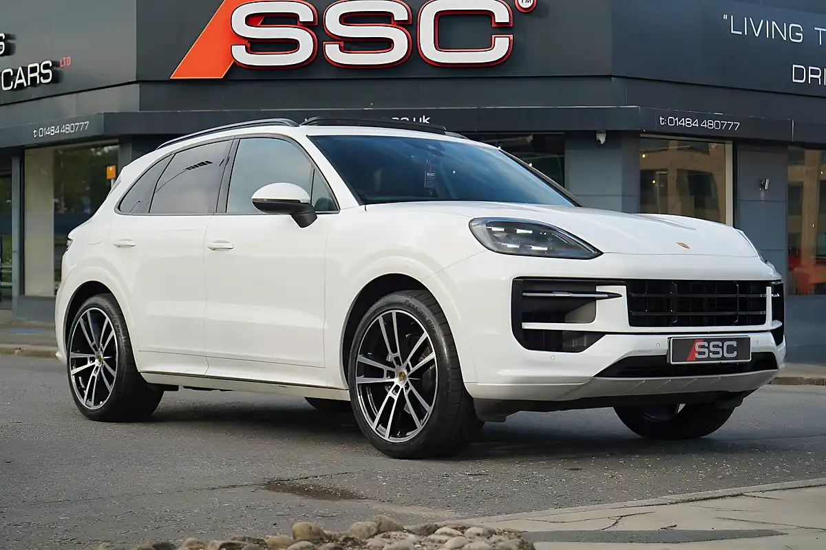 Used 2023 Porsche Cayenne Panroof+sport Design Pack White - Interior and Exterior details 4