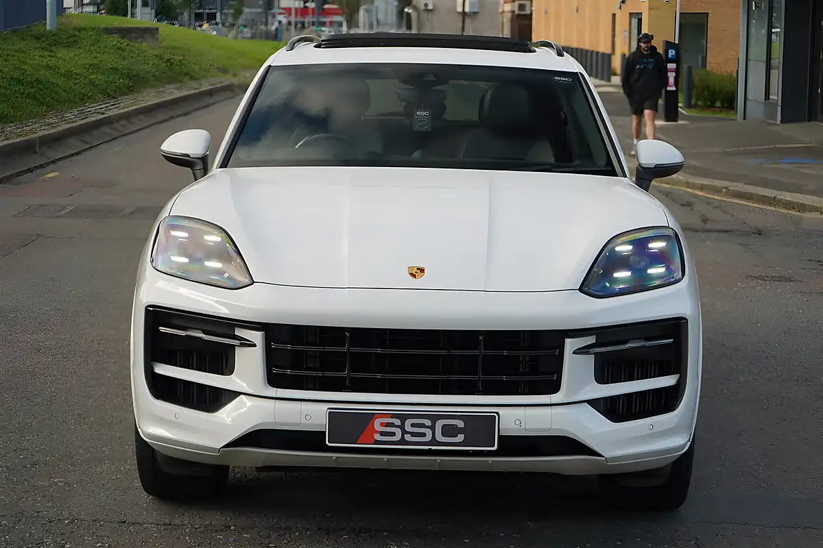 Used 2023 Porsche Cayenne Panroof+sport Design Pack White - Interior and Exterior details 5