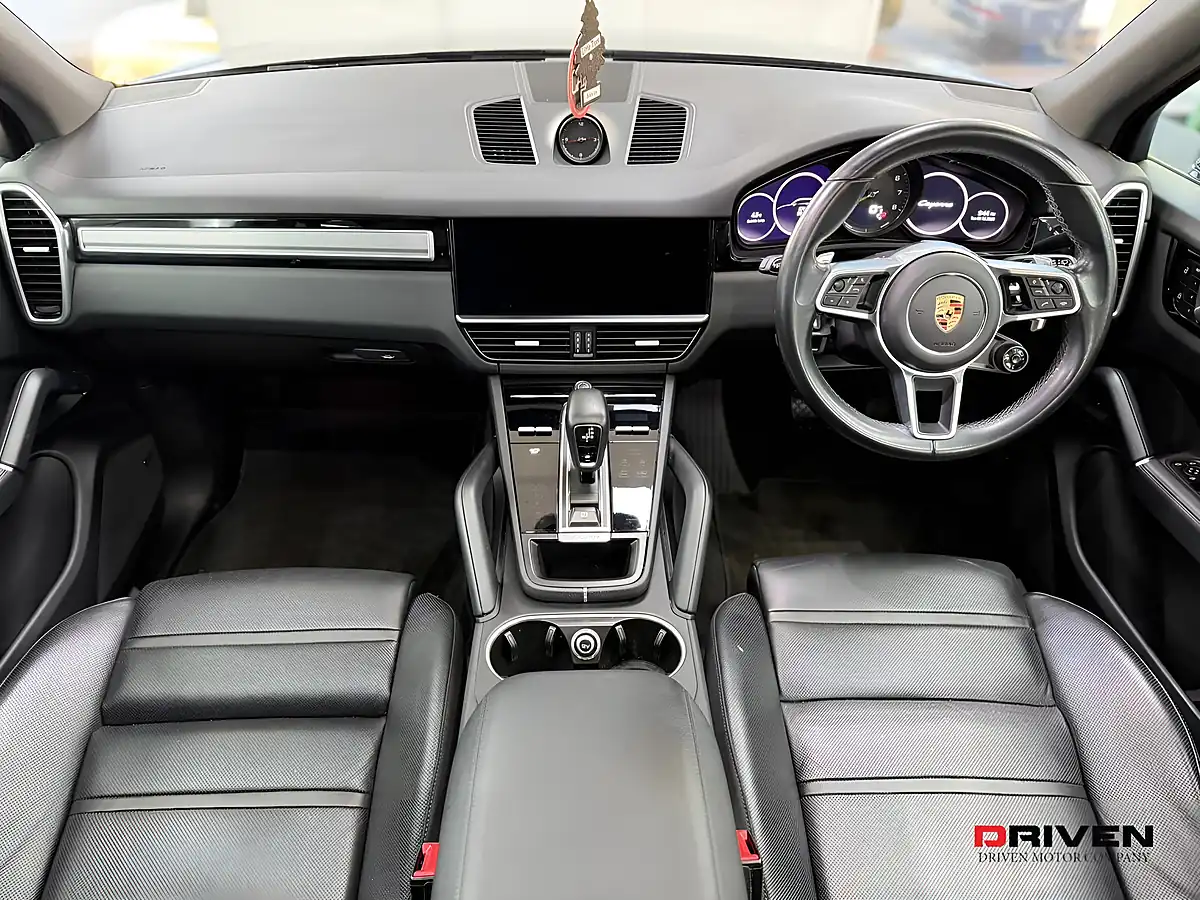 Used 2023 Porsche Cayenne Platinum Edition Black - Interior and Exterior details 4