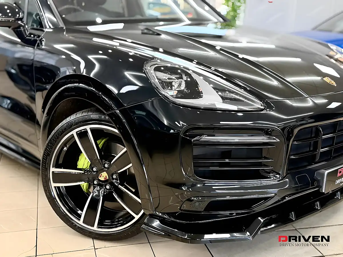Used 2023 Porsche Cayenne Platinum Edition Black - Interior and Exterior details 5