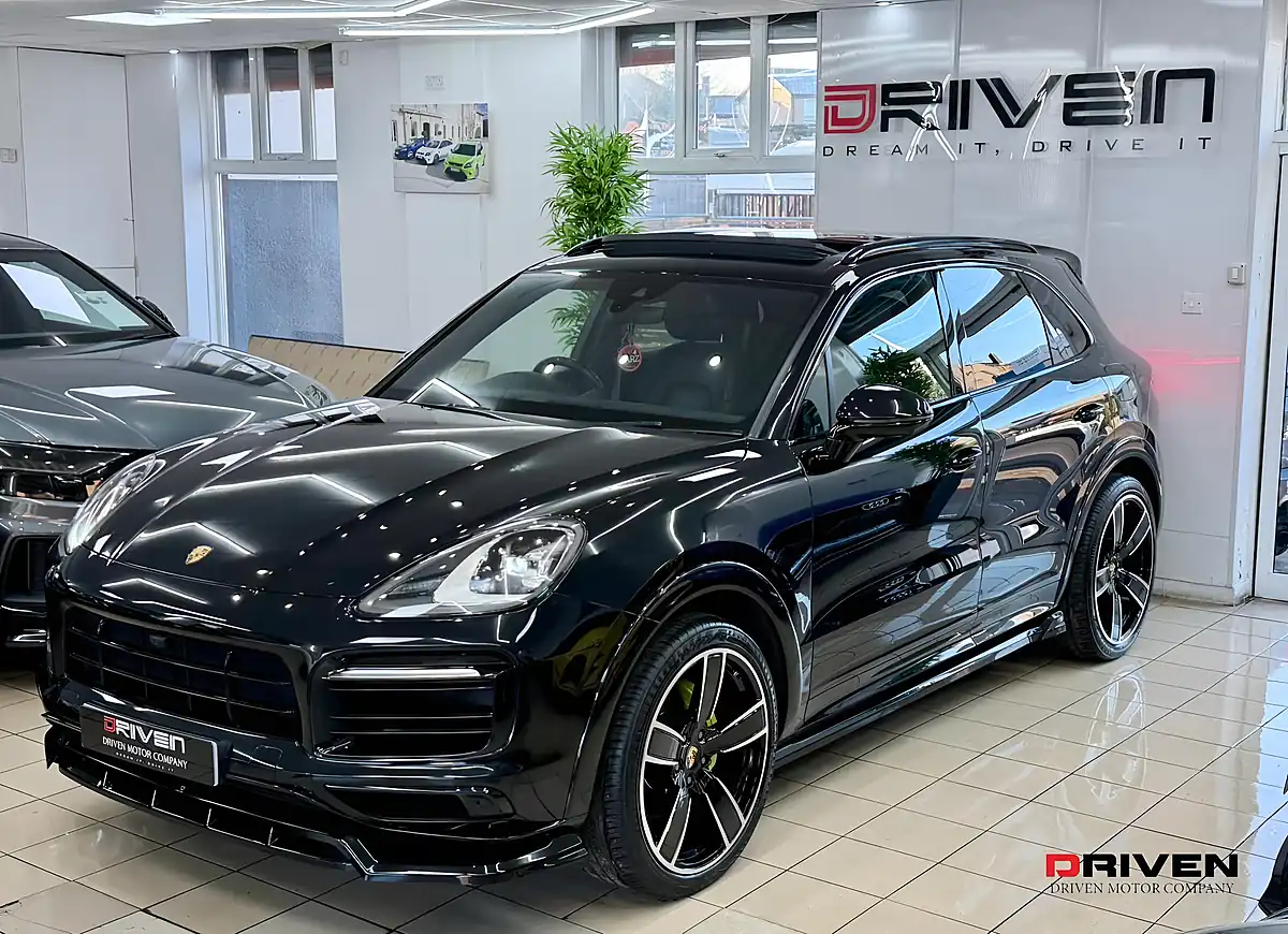 Used 2023 Porsche Cayenne Platinum Edition Black - Interior and Exterior details 6