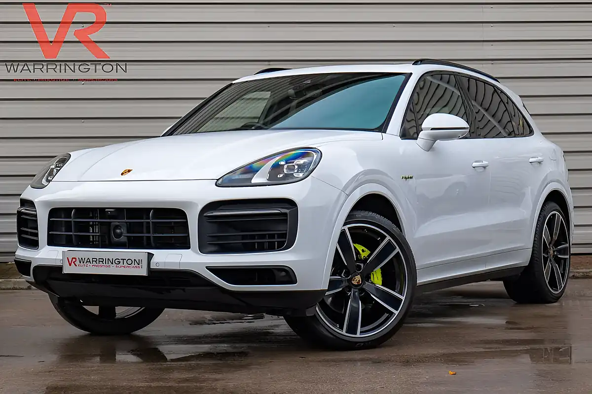 Used 2023 Porsche Cayenne Platinum Edition Carrera White Metallic - Interior and Exterior details 8