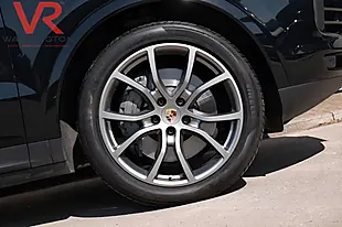 Used 2023 Porsche Cayenne S Platinum Edition Chromite Black - Interior and Exterior details 5