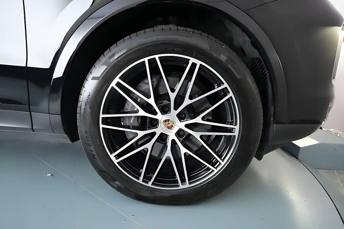 Used 2023 Porsche Cayenne Tiptronics Black - Interior and Exterior details 13