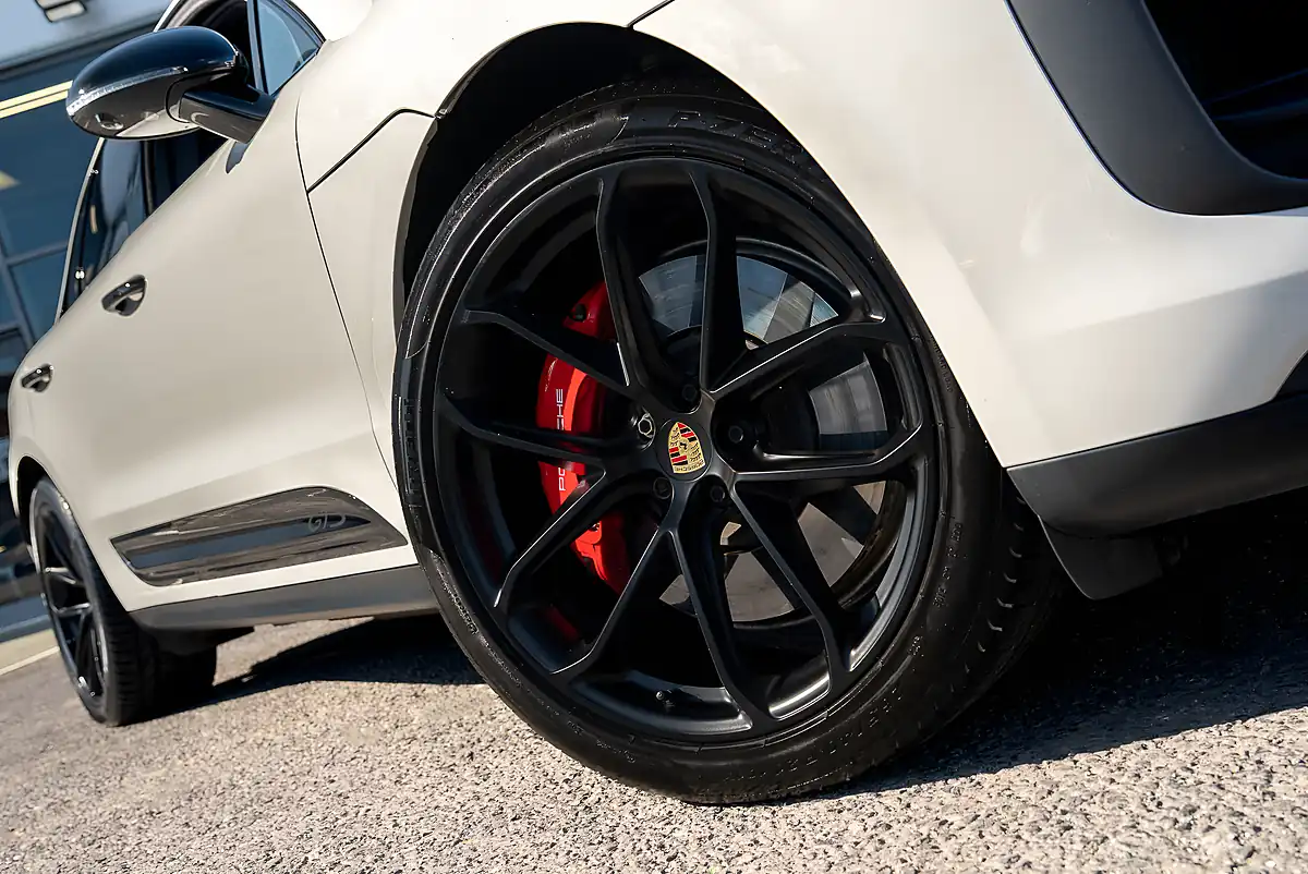 Used 2023 Porsche Macan Gts Crayon - Interior and Exterior details 10