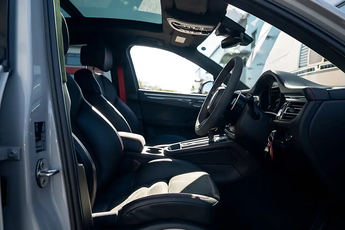 Used 2023 Porsche Macan Gts Crayon - Interior and Exterior details 12