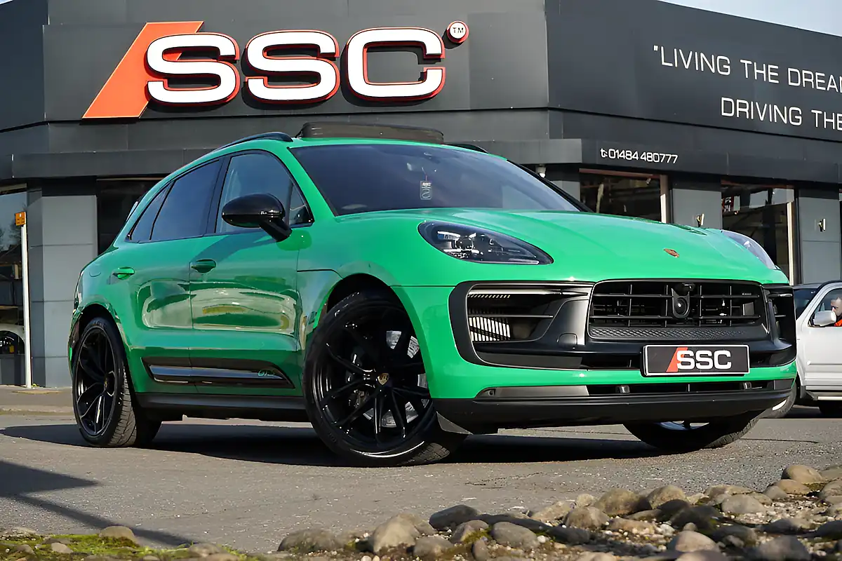 Used 2023 Porsche Macan Gts Green - Front View