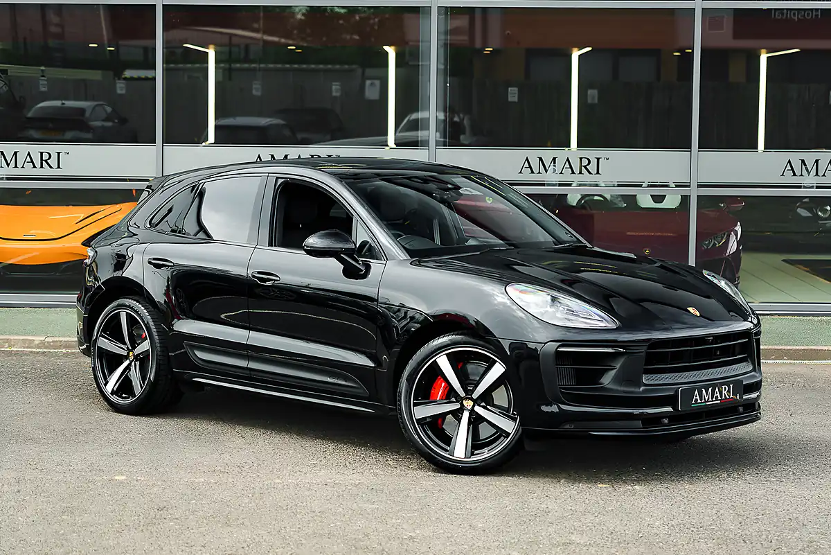Used 2023 Porsche Macan Gts Jet Black Metallic - Front View