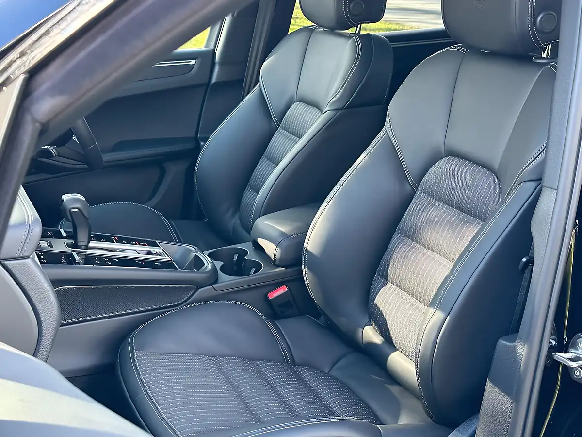 Used 2023 Porsche Macan Macan T Jet Black - Interior and Exterior details 11