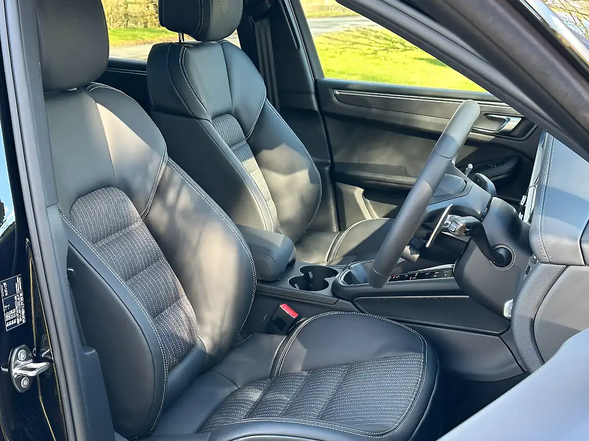 Used 2023 Porsche Macan Macan T Jet Black - Interior and Exterior details 12