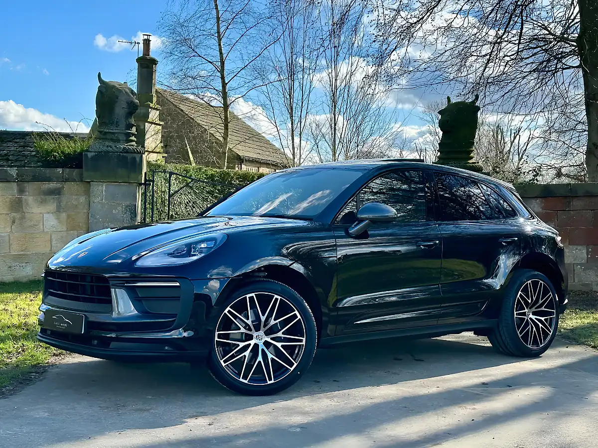 Used 2023 Porsche Macan Macan T Jet Black - Interior and Exterior details 6