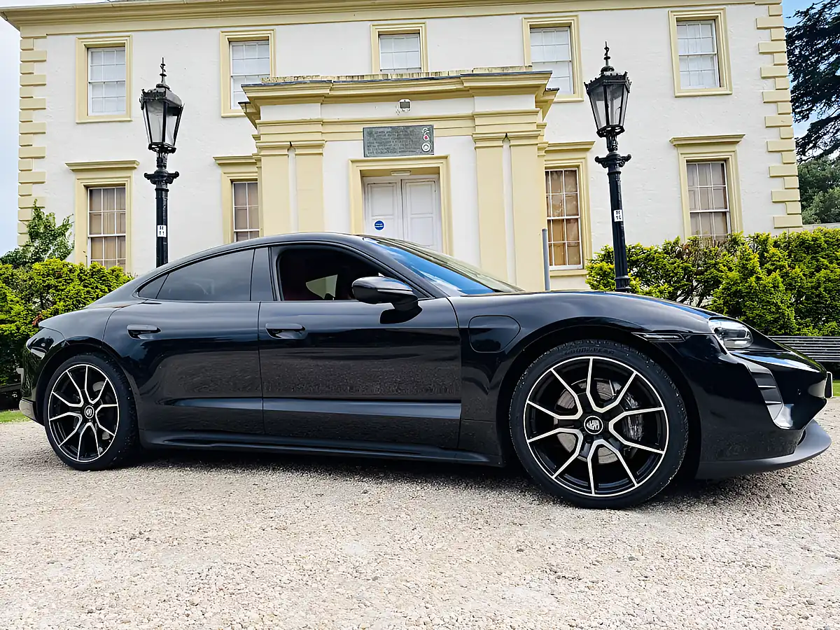 Used 2023 Porsche Taycan Performance Plus Black - Front View