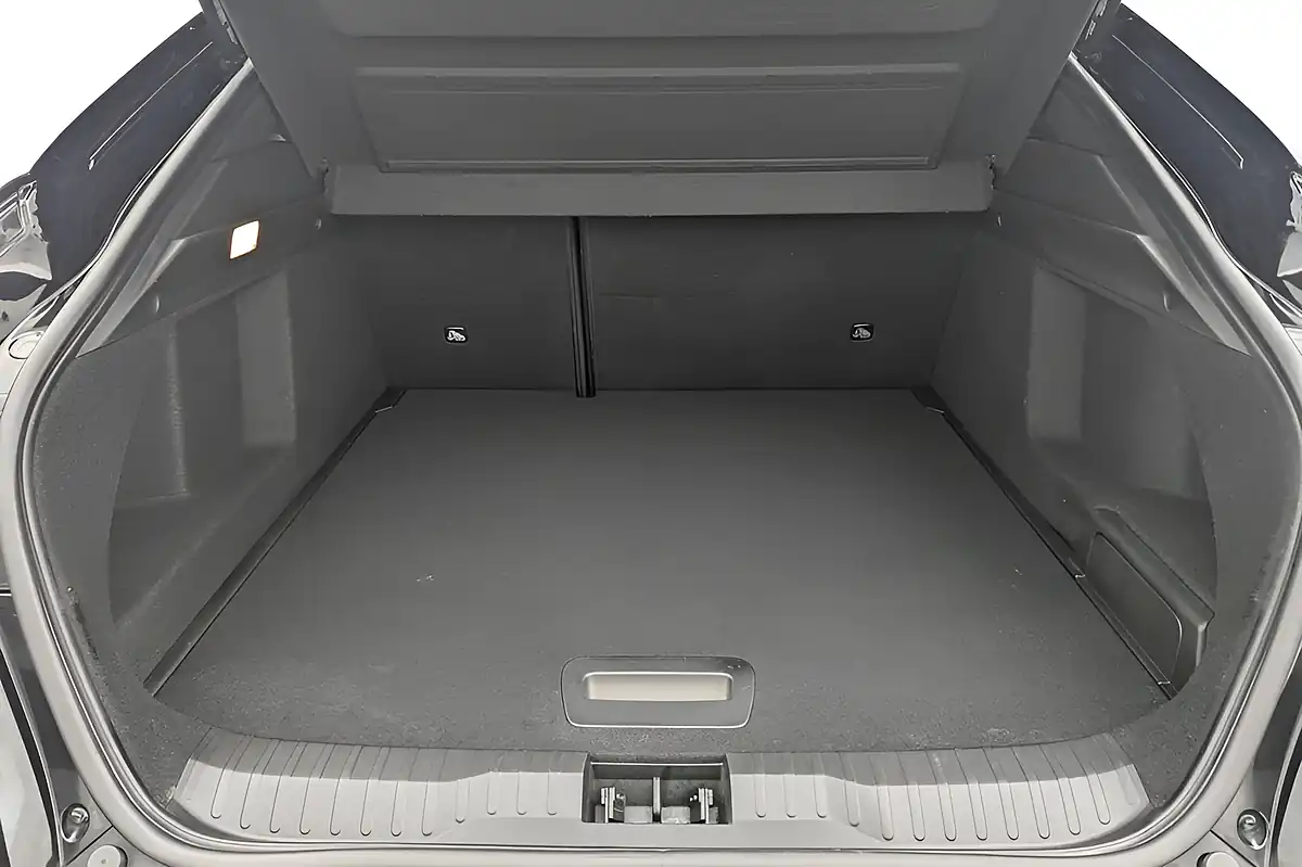 Used 2023 Renault Arkana E-Tech Engineered Black - Interior and Exterior details 11